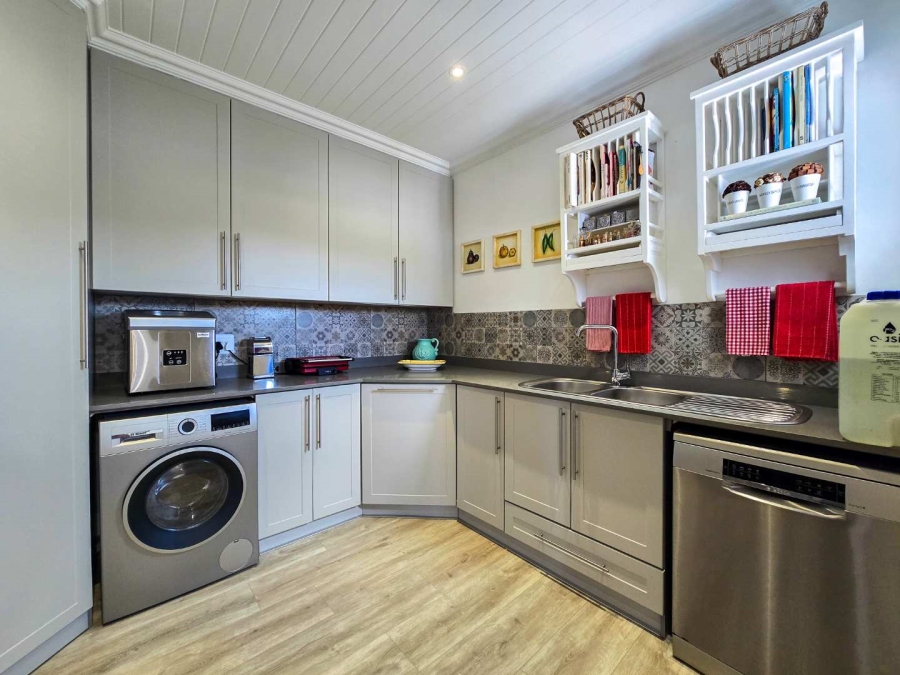 2 Bedroom Property for Sale in Stilbaai Oos Western Cape